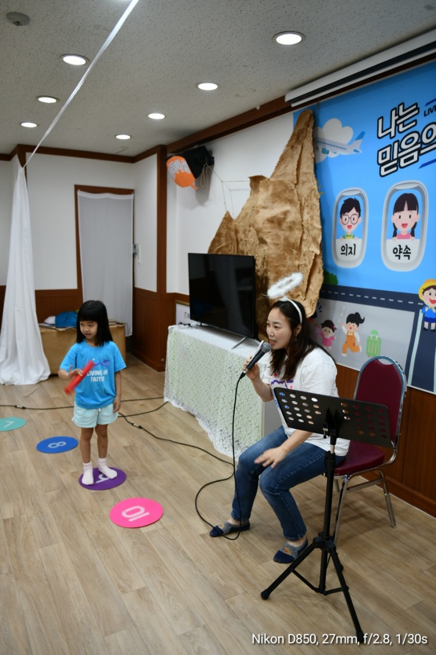 2023유치부-2023 여름성경학교 둘째날-성경퀴즈-52612844414.jpg